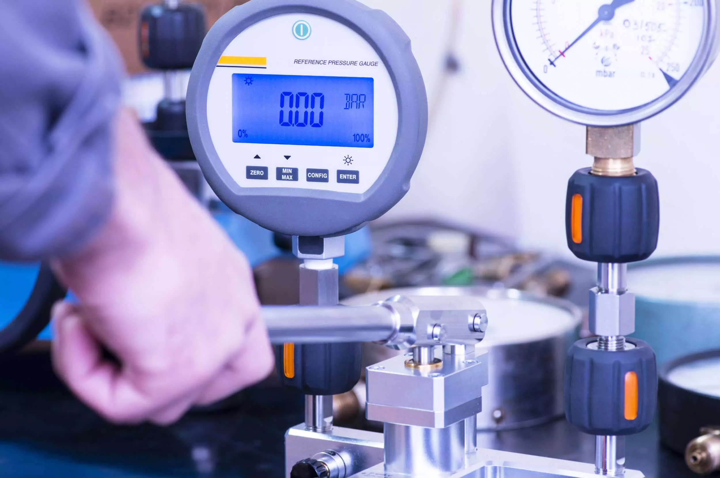 Digital pressure gauge with hand on level and digital readout