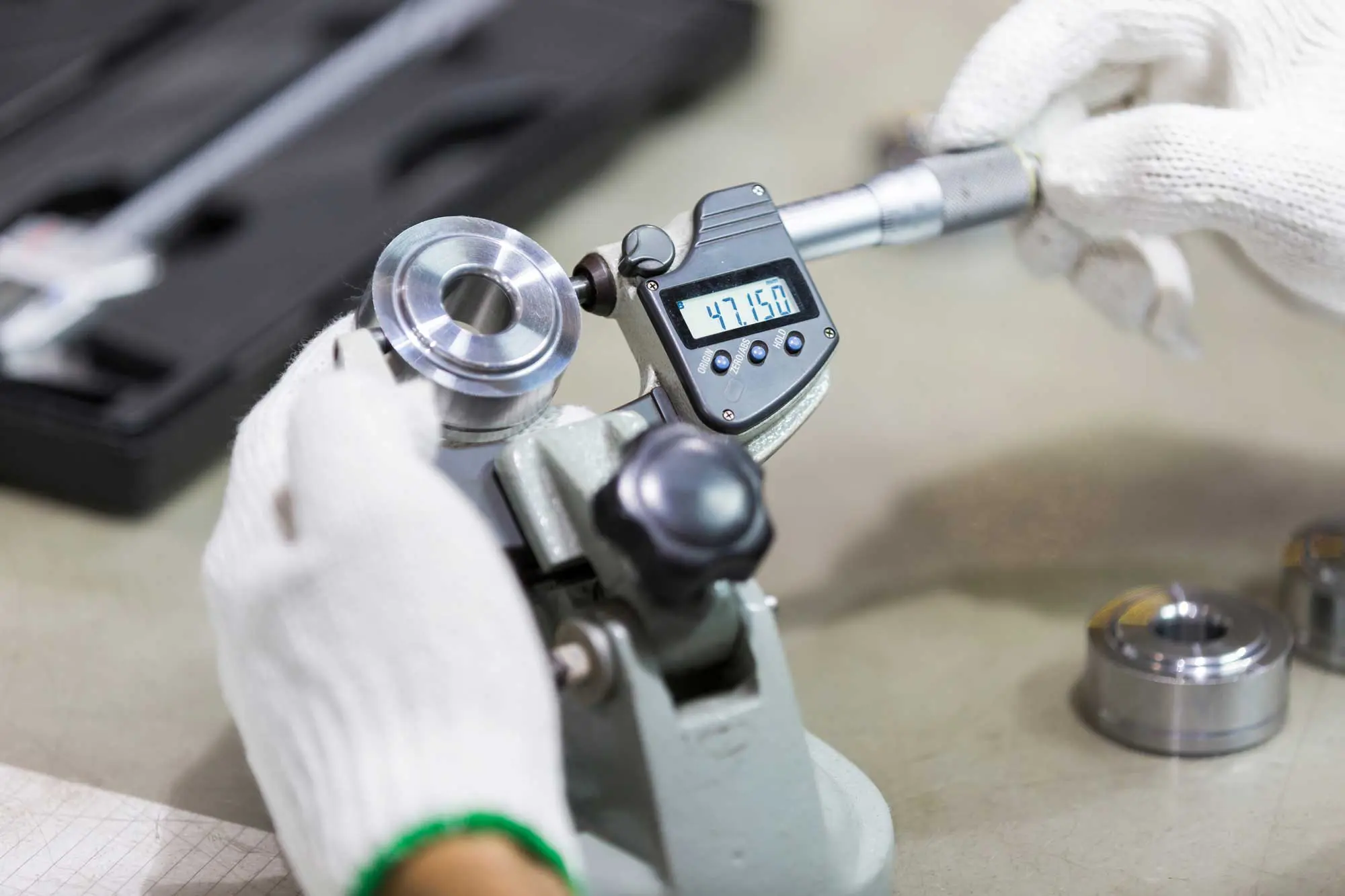 inspection-automotive-micrometer